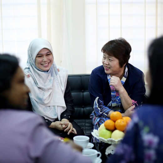 With Oz Biz Network, meet with other business owners to generate new ideas and discuss challenges can be greatly beneficial through business-to-business collaboration.